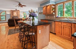 9 Santom St, Auburn, MA 01501