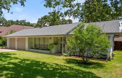 1004 Trailwood Drive, Hurst, TX 76053