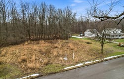 Lakeview Drive, Hubbard, OH 44425