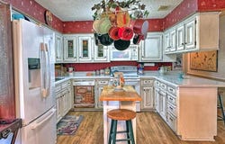 2307 Crystal Dr, Athens, TX 75751