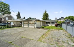 160 W BERKELEY St, Gladstone, OR 97027