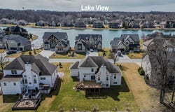 8834 Doubletree Drive N, Crown Point, IN 46307