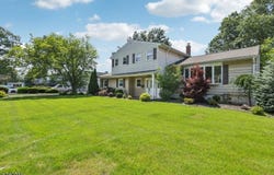 132 Dorset Dr, Clark Twp., NJ 07066-3023