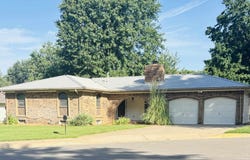1306 N Brookfield Ln, Derby, KS 67037