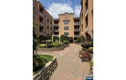 8915 Bergenwood Avenue 20, North Bergen, NJ 07047