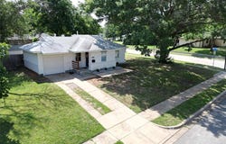 311 Meadowbrook Drive, Arlington, TX 76010