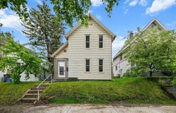 950 Crescent Street NE, Grand Rapids, MI 49503
