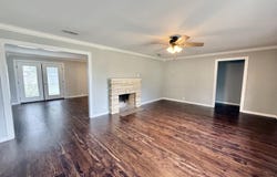210 W Crestway St, Plainview, TX 79072