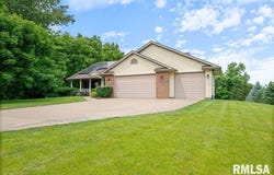 325 WOODLAND Drive, Andalusia, IL 61232