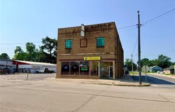 150 W Yoakum Avenue, Chaffee, MO 63740