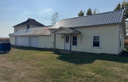 27375 IL Rt 40, Chadwick, IL 61014