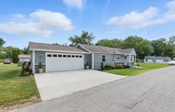 7621 W Forest Avenue, Warsaw, IN 46582-8421