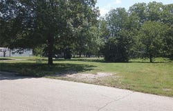 422 NE H Street, Ardmore, OK 73401