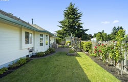 1820 N LAURELWOOD Loop, Canby, OR 97013