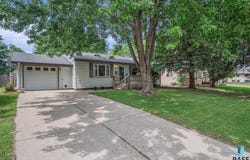 715 N Catherine Ave, Madison, SD 57042