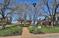 917 Claytonbrook Drive, Ballwin, MO 63011