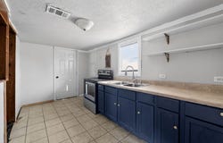 706 W 5th St, Hearne, TX 77859