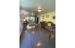 239 D ST, Springfield, OR 97477