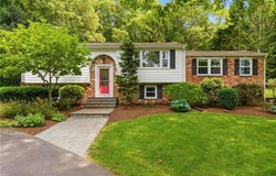 8 Ledgemont Drive, Lincoln, RI 02865