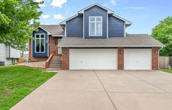 424 N Walnut Creek Dr, Derby, KS 67037