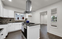 311 N 9TH ST, Cottage Grove, OR 97424