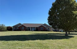 3721 Hawk Point, Palmyra, MO 63461