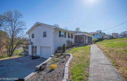 8114 Sharp Rd, Powell, TN 37849