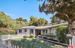 7815 Denivelle Rd, Sunland, CA 91040