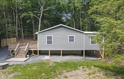 106 Edgewater Drive, Dingmans Ferry, PA 18328
