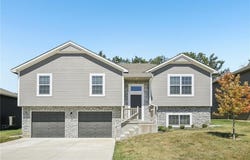 910 NW Hilltop Lane, Grain Valley, MO 64029