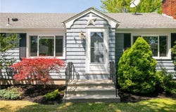 61 Richmond Street, Bristol, RI 02809