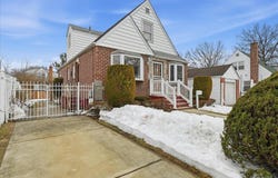82-59 263rd Street, Floral Park, NY 11004
