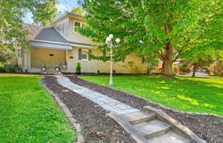 826 E Portland Street, Springfield, MO 65807