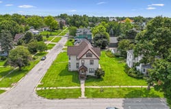 1132 Main Street, Grinnell, IA 50112