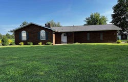 210 W 5TH Street, St Peter, IL 62880