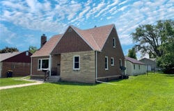 421 W Van Dusen Street, Springfield, MN 56087
