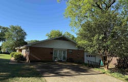 102 S 4th Street, Nashville, AR 71852