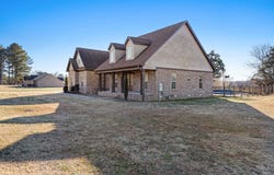 105 Fieldwood Dr, Tuscumbia, AL 35674