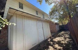 421 Meadowcrest Dr, Azle, TX 76020