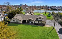 241 Willetts Lane, West Islip, NY 11795
