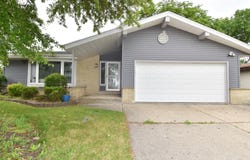 2091 E Spruce Ct, Oak Creek, WI 53154