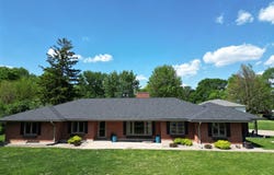 1 COLONIAL CIR, Storm Lake, IA 50588