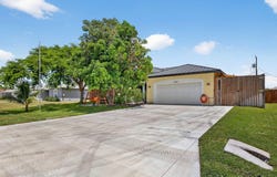 3949 SW Helmlinger Street, Port Saint Lucie, FL 34953
