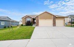 8796 N Kelliann Way, Manhattan, KS 66502