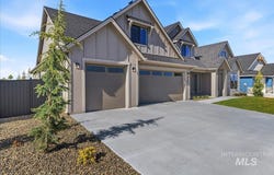 7542 W Flathead Lake St, Eagle, ID 83616