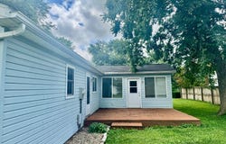 8 Walker Ave, Beardstown, IL 62618