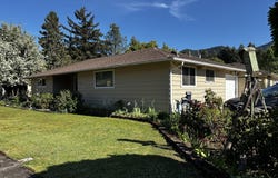 47858 W 1ST ST, Oakridge, OR 97463