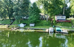 15891 Lakeview Drive, Buchanan, MI 49107