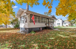 212 3rd Avenue, Melbourne, IA 50162