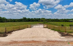 1049 Muehr Road, Weimar, TX 78962